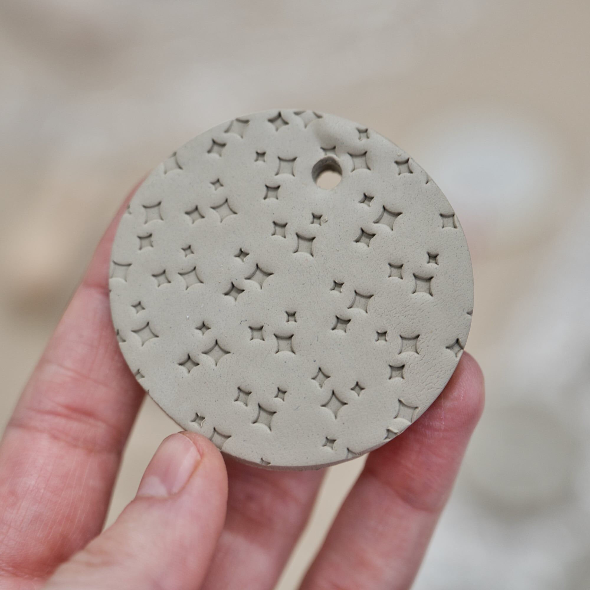 Mini-Keramikstempel „Sternenzauber“ für handgemachte Weihnachtsdeko aus Ton
