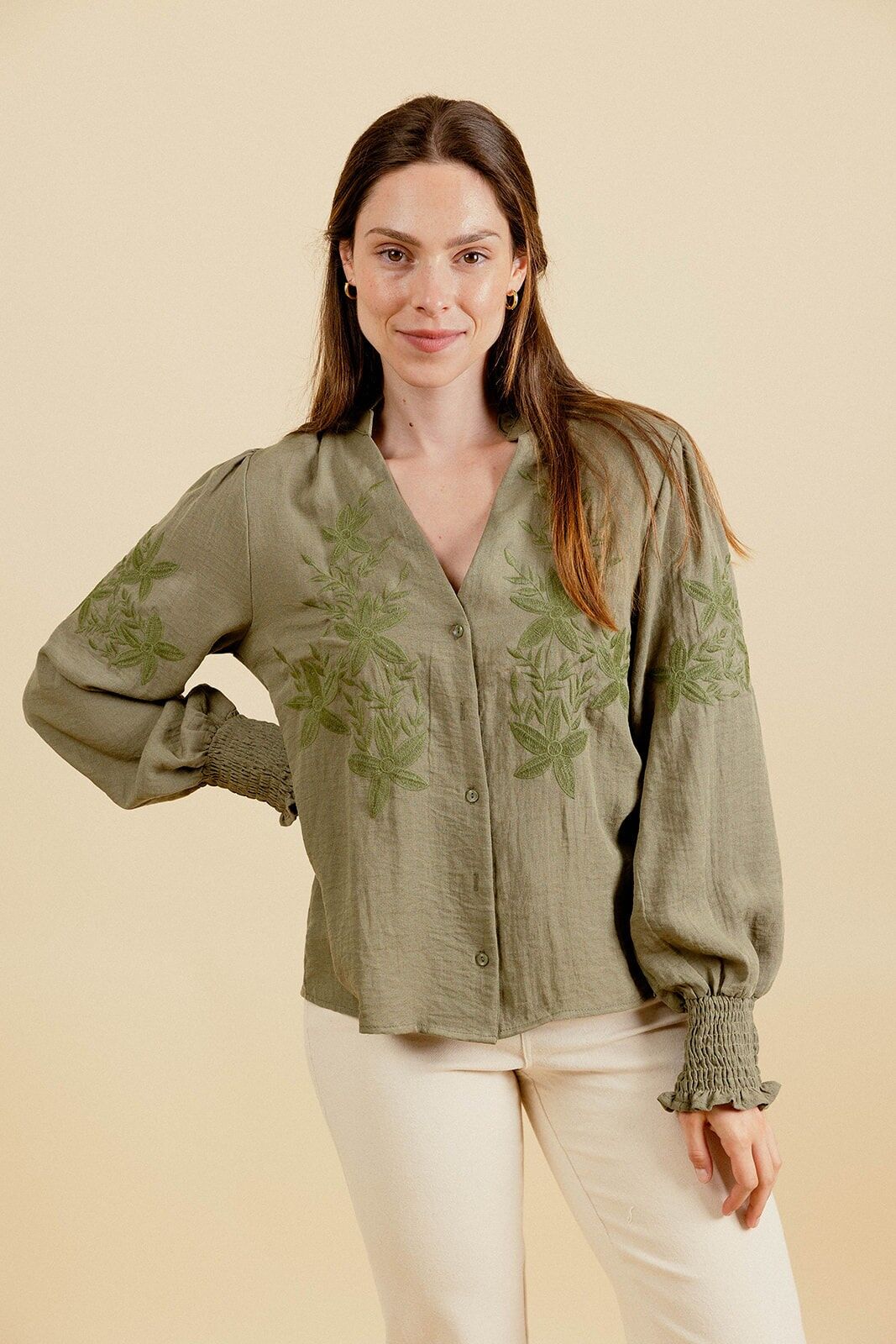SOIZIC Bluse mit Ton-in-Ton-Blumenstickerei