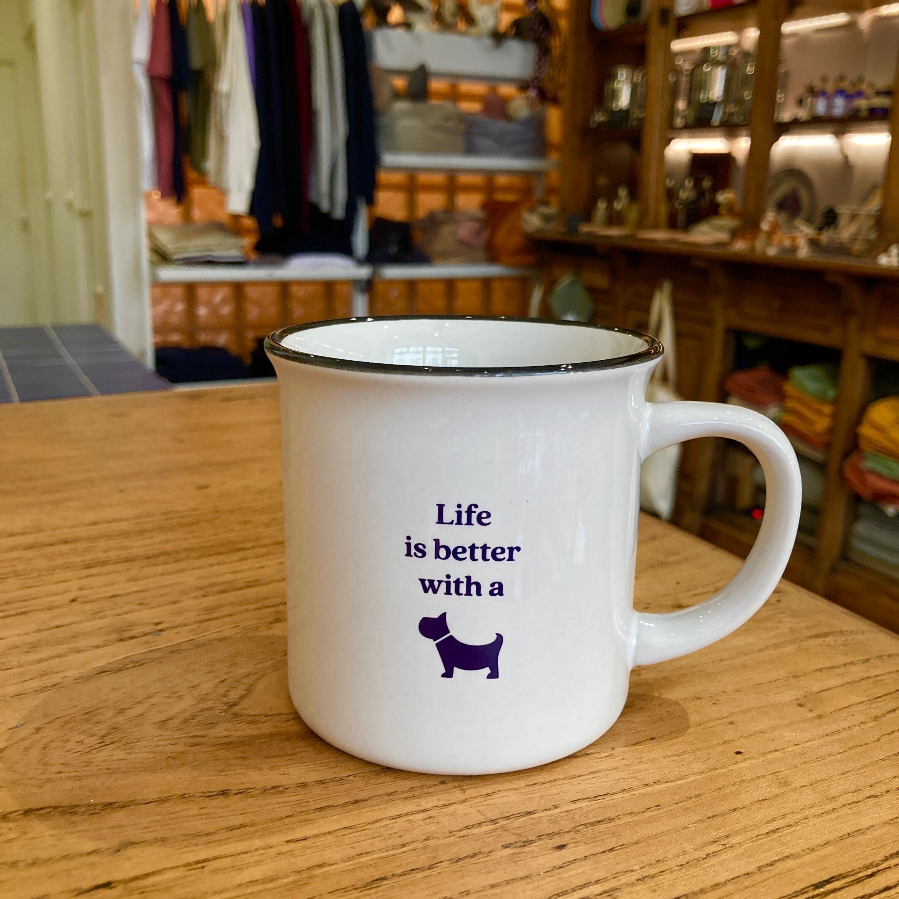 Mug en céramique - life is better with a dog
