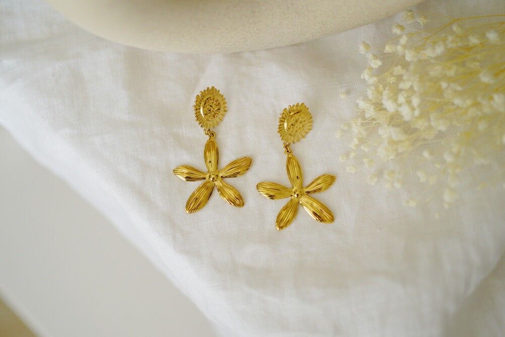 Célestine gold flower dangling earrings