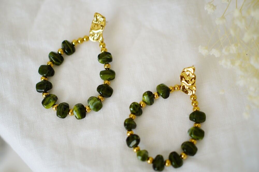 Éléonore green and gold pearl earrings
