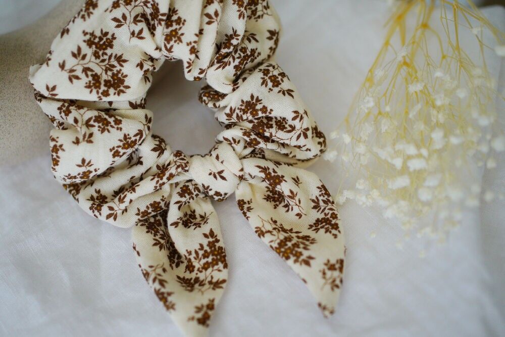 Garance Flowery Bow Scrunchie Crema e Marrone