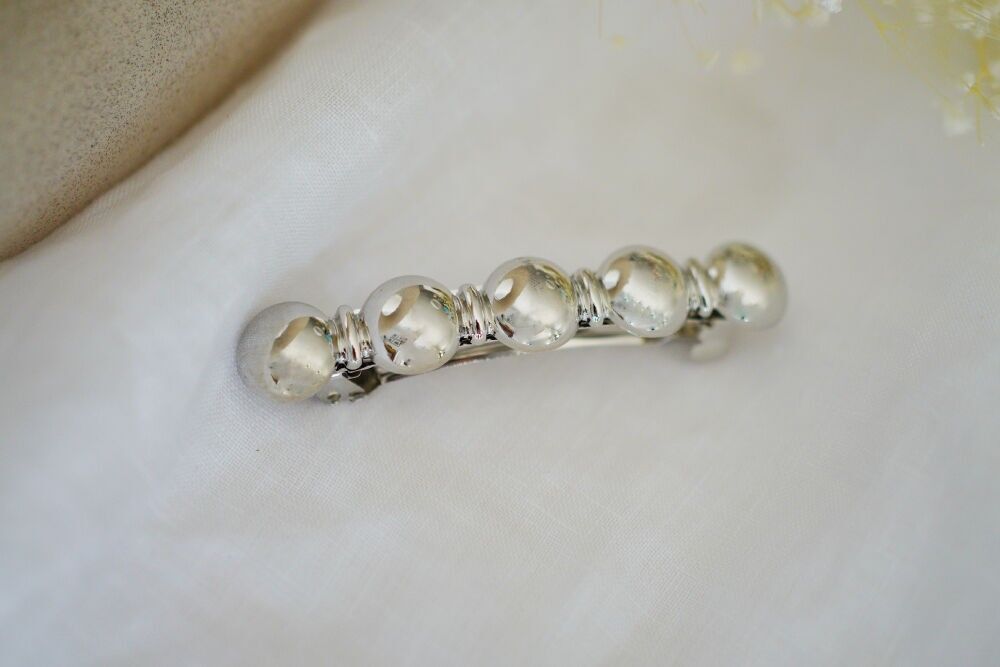 Aubeline silver hair clip with round pearls