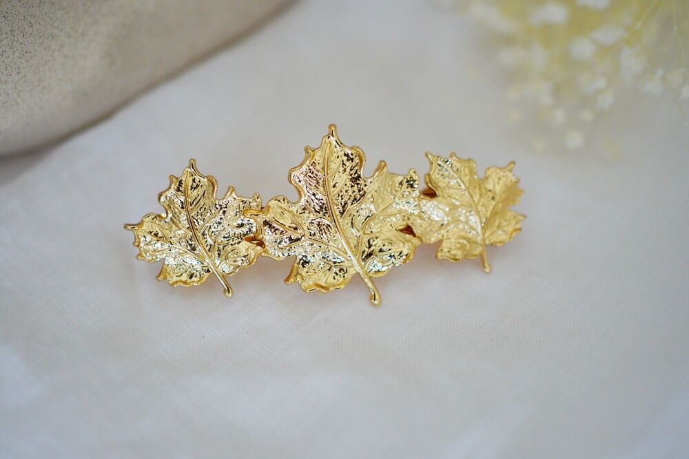 Aveline hair clip with golden maple leaves