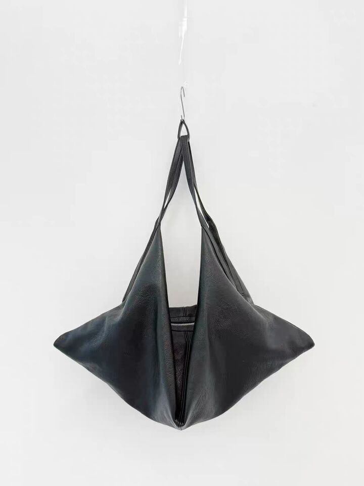 Bolso tote minimalista de piel flor de talla grande