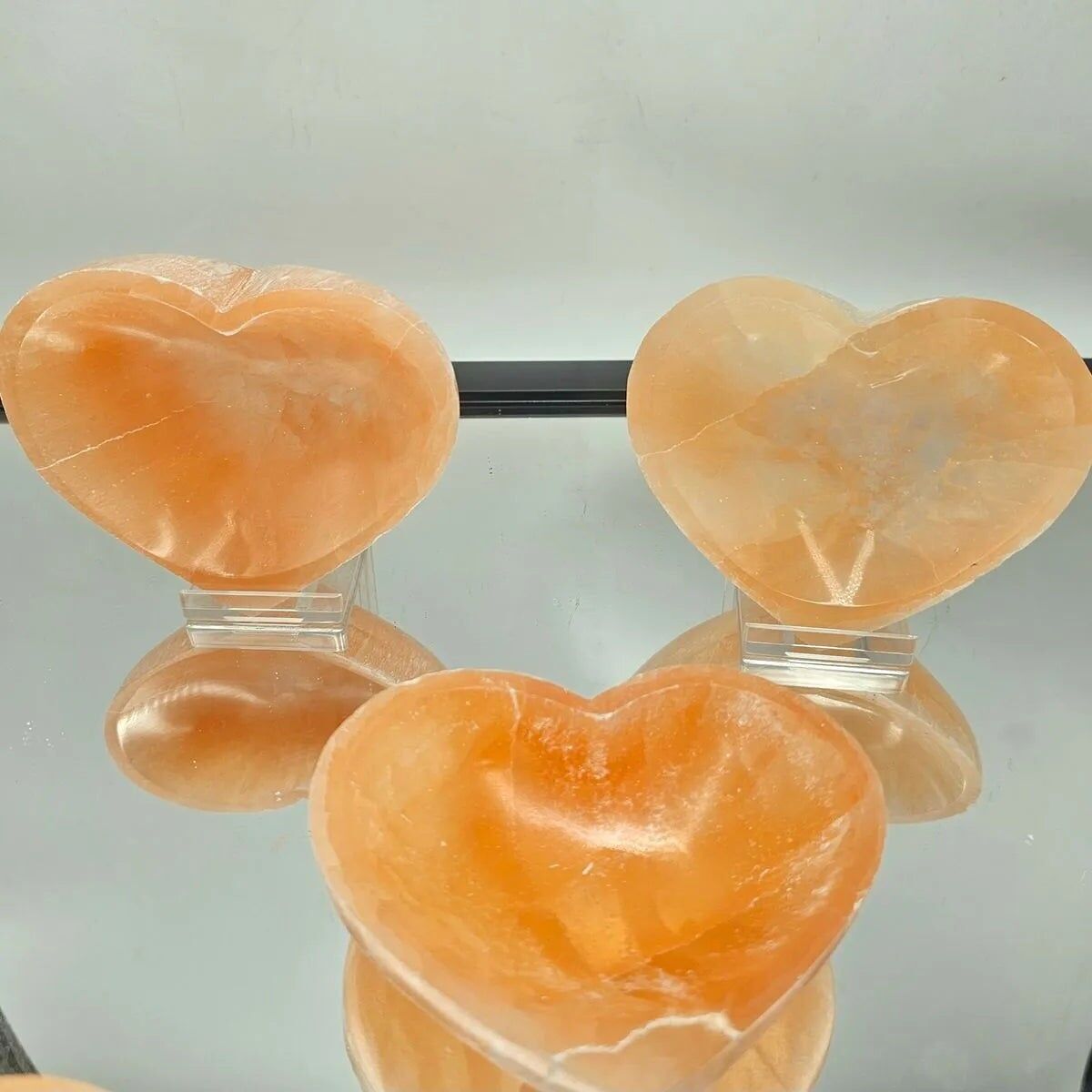 Cuenco de corazón de cristal de selenita naranja