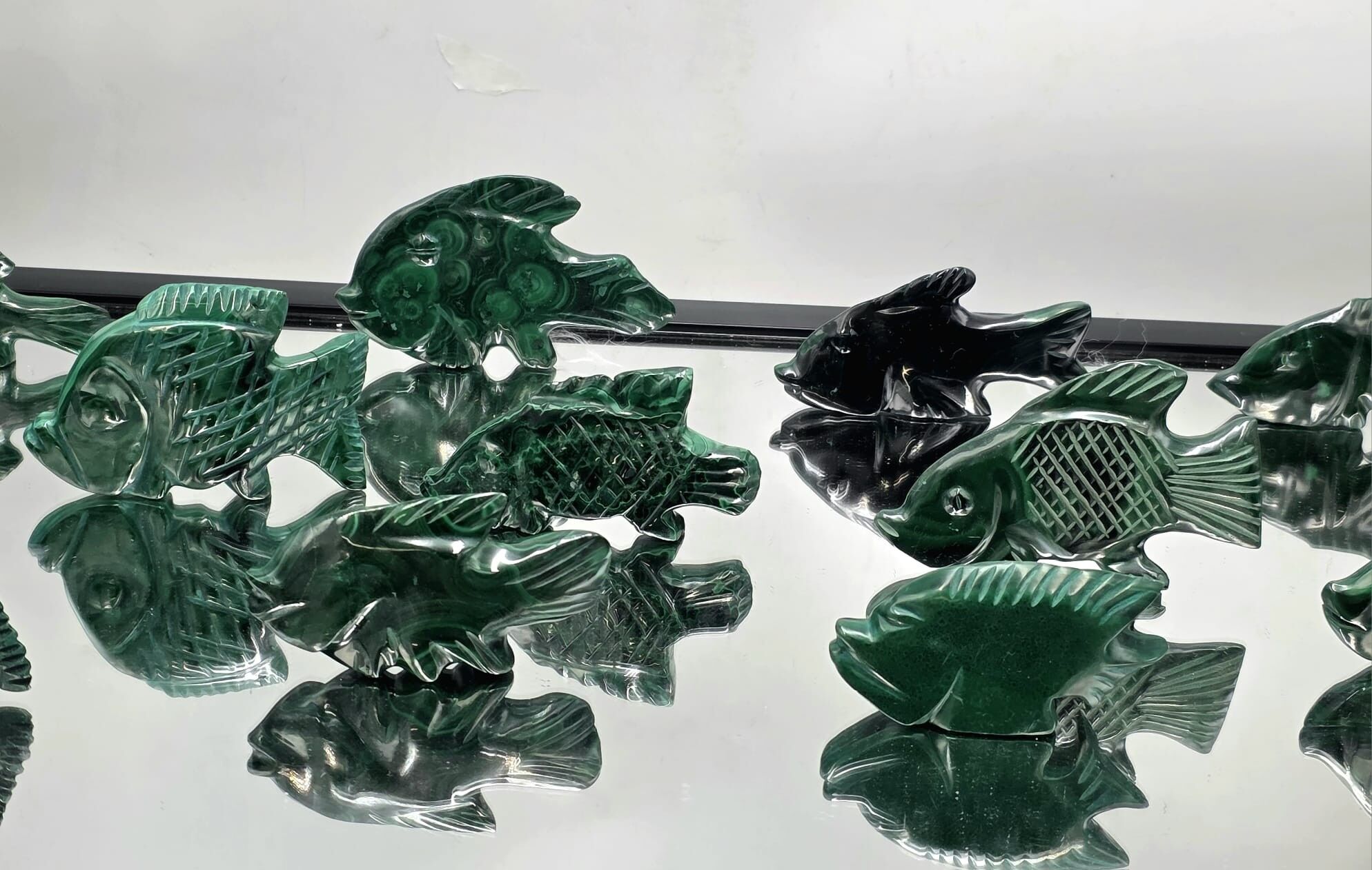 Talla de pez de cristal de malaquita 70-150 g