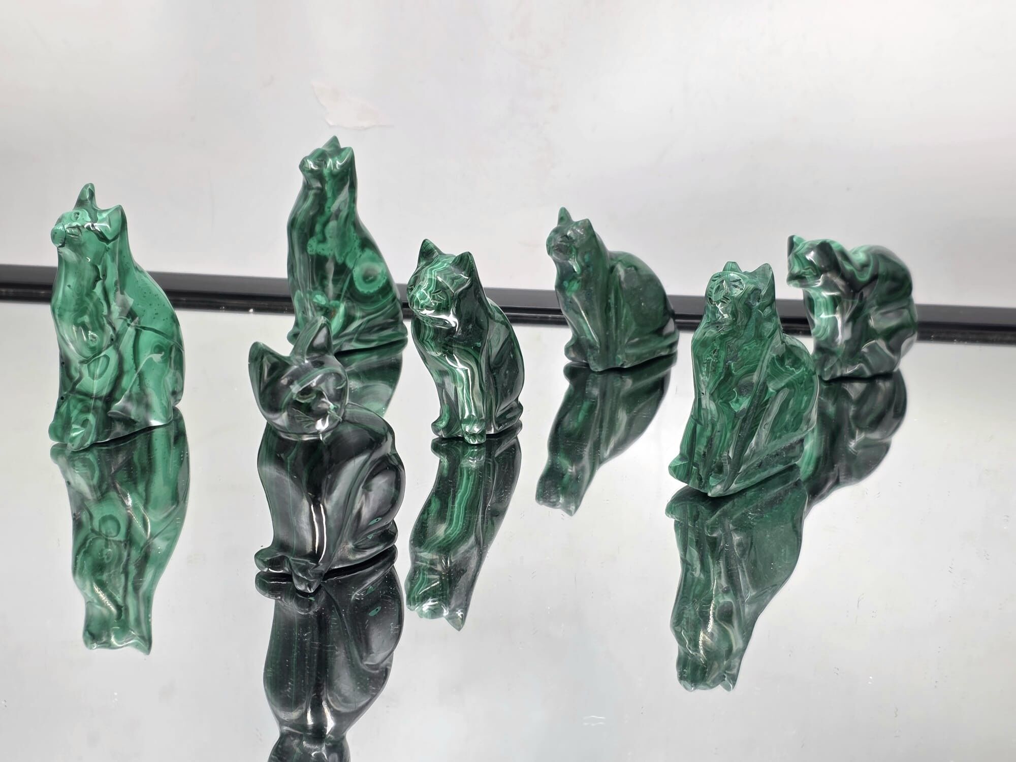 Gran talla de gato de cristal de malaquita