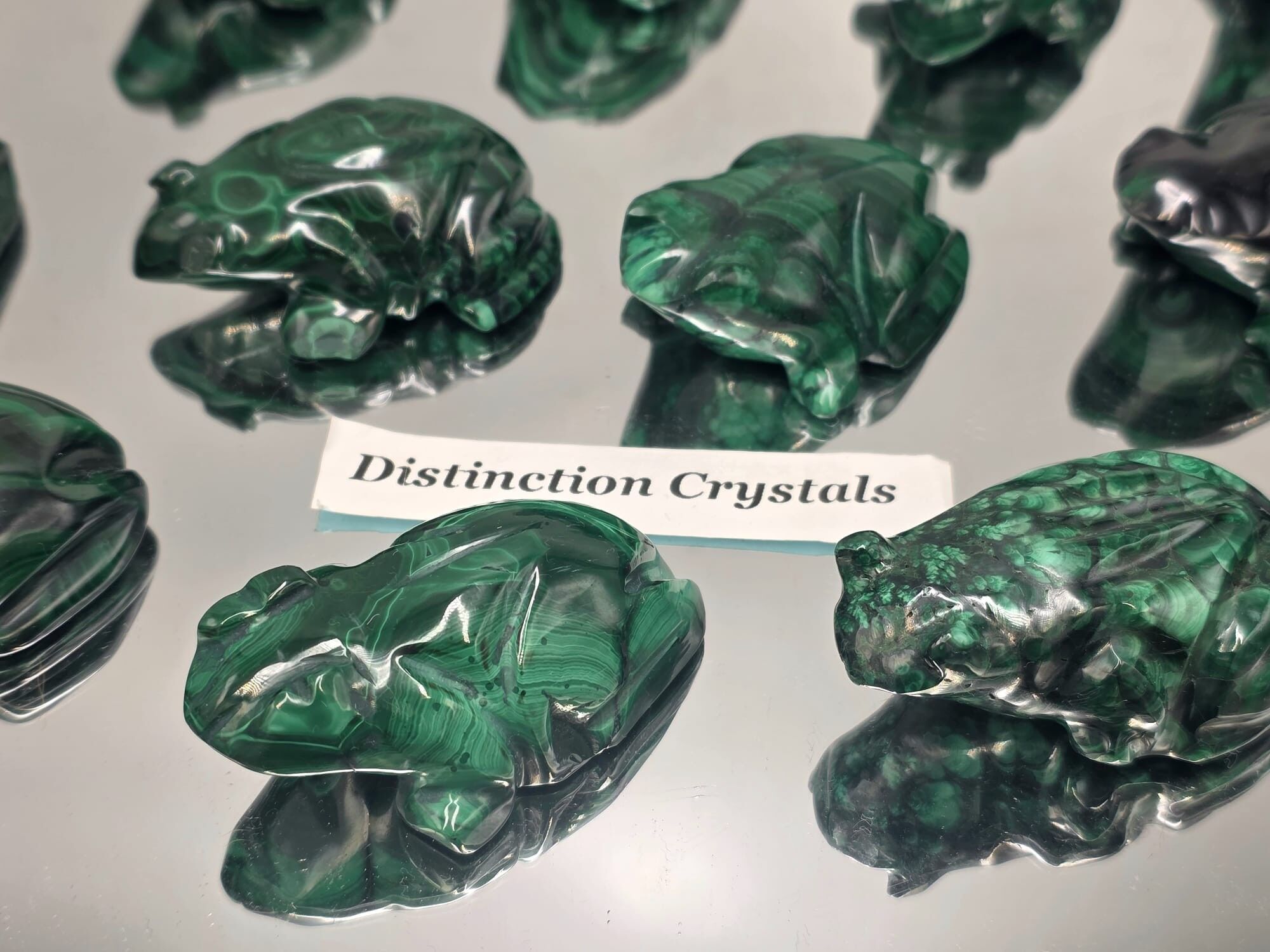 Rana de cristal de malaquita tallada (100-135 g)