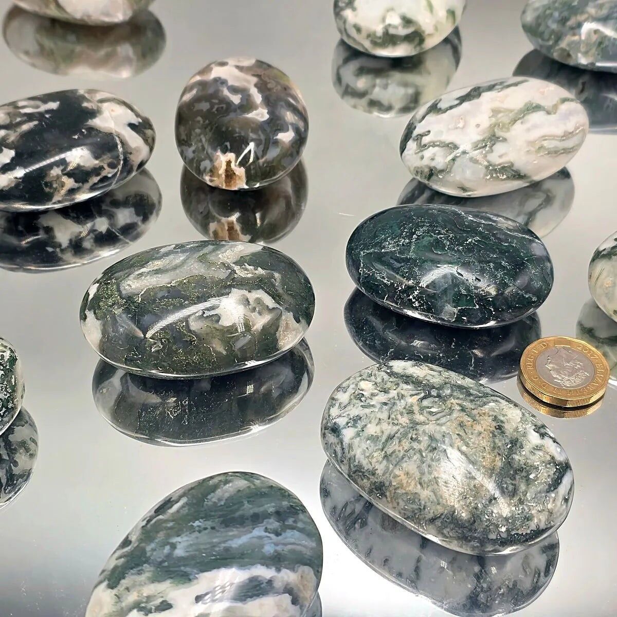 Grandes piedras de palma de cristal de ágata musgosa