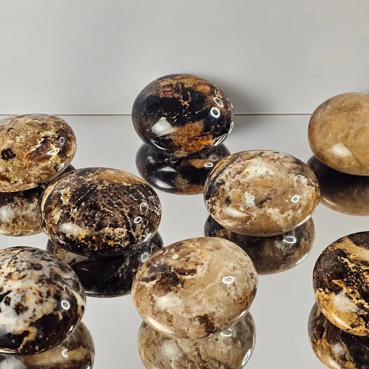 Schwarze Opalkristall-Palmsteine, 1 kg Charge