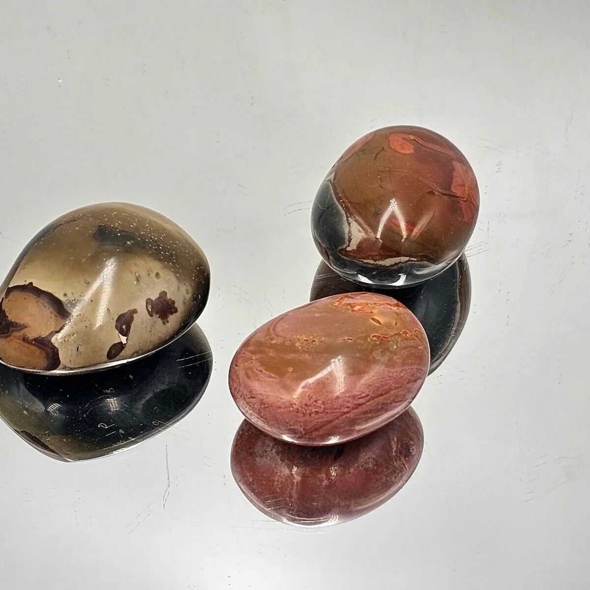 Polychrome Jaspis-Kristall-Handsteine x3