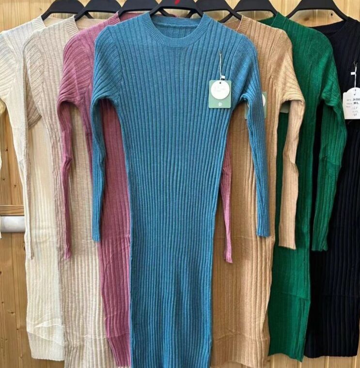 Strickkleid mit Rundhalsausschnitt