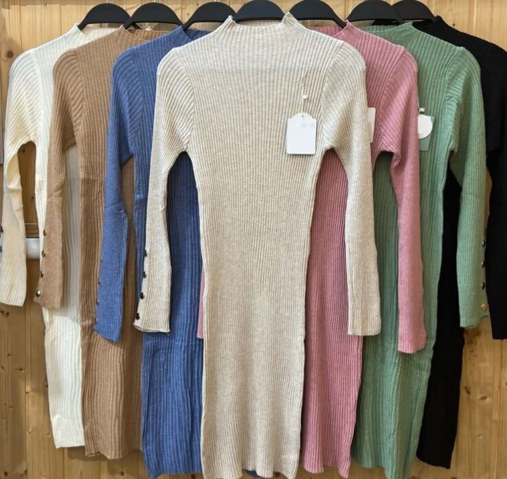 Strickkleid mit hohem Kragen