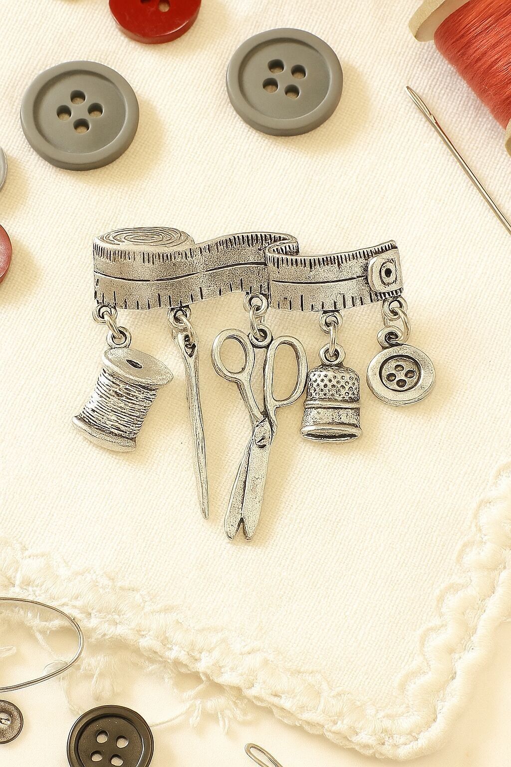 Broche de couturière de style vintage