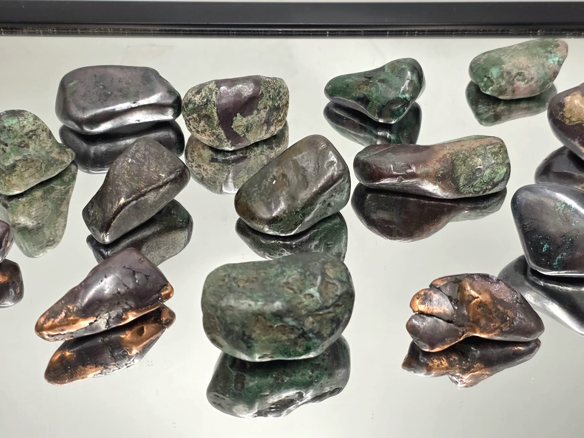 Große Cuprit-Kristall-Trommelsteine