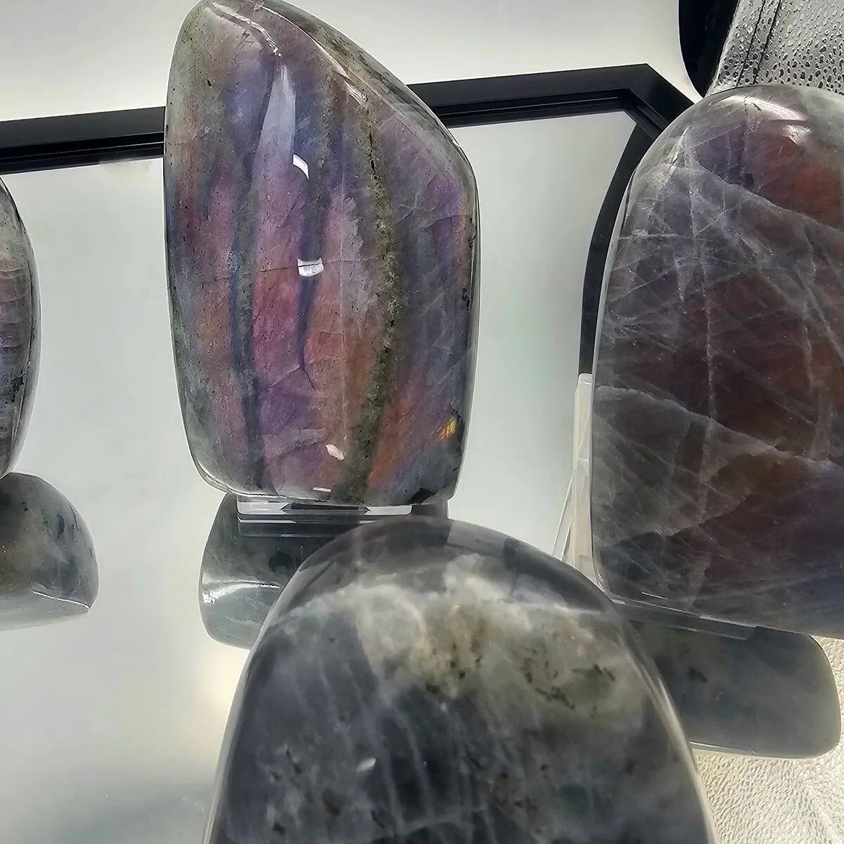 Grandi cristalli di labradorite viola a forma libera, 400-500 g