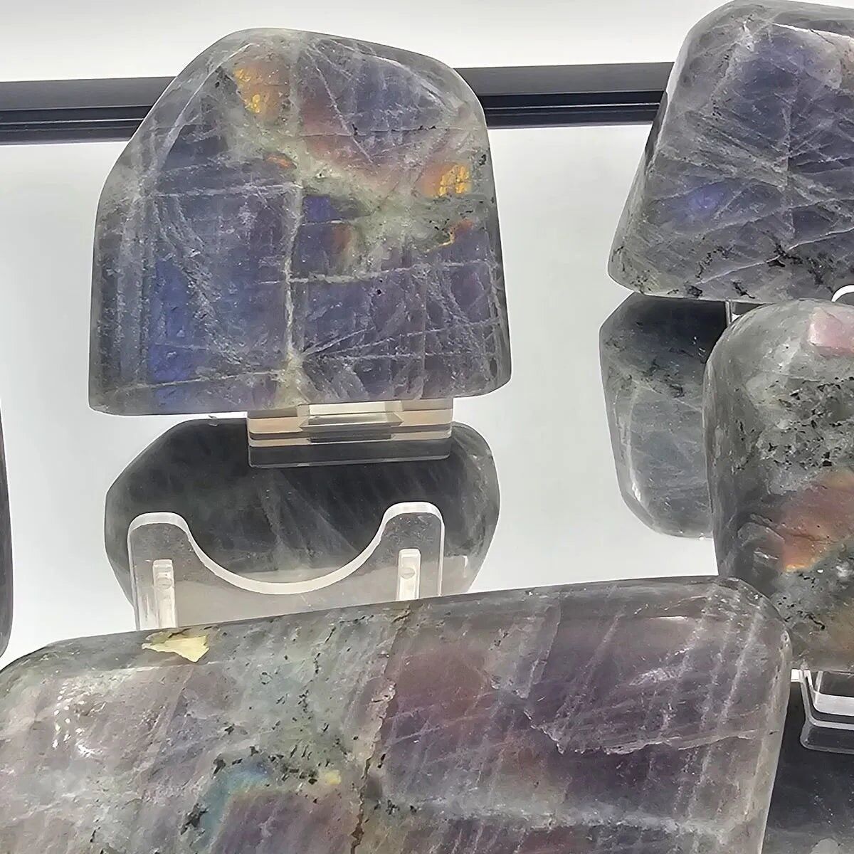 Cristallo di labradorite viola a forma libera 300-400 g