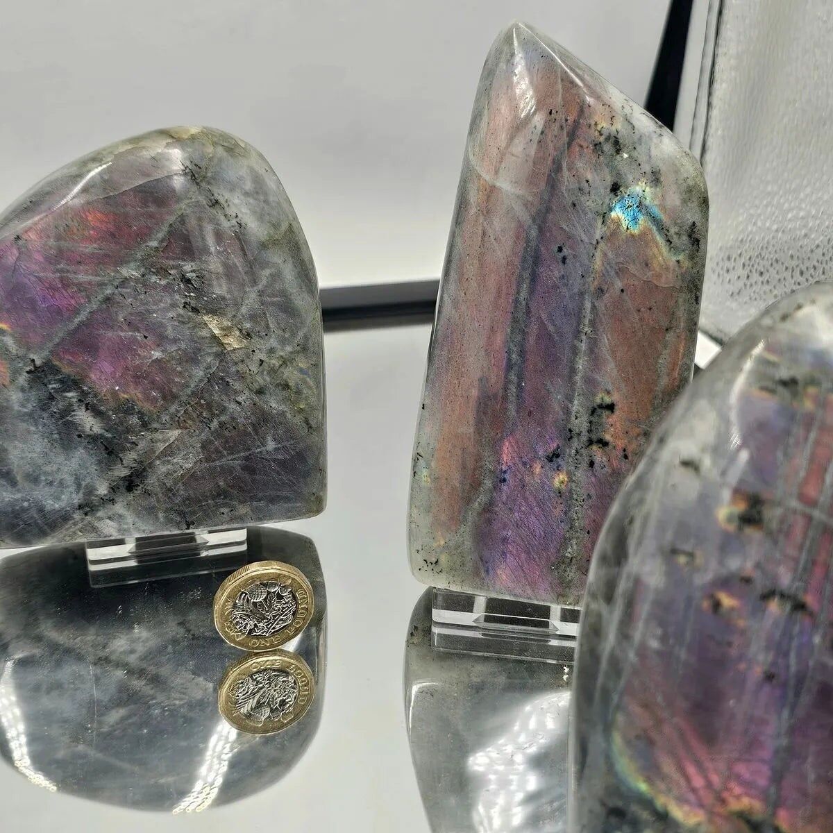 Grandi cristalli di labradorite viola a forma libera, 600-700 g