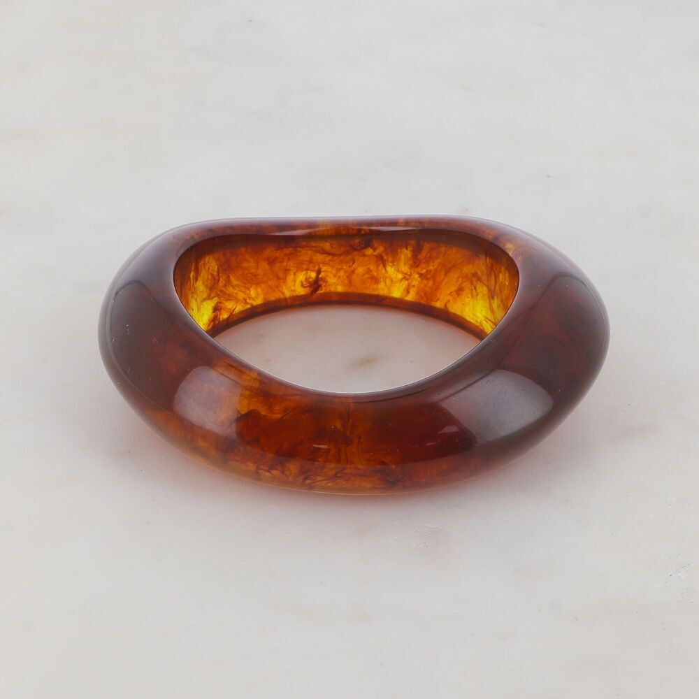 Anillo cerrado en resina coloreada