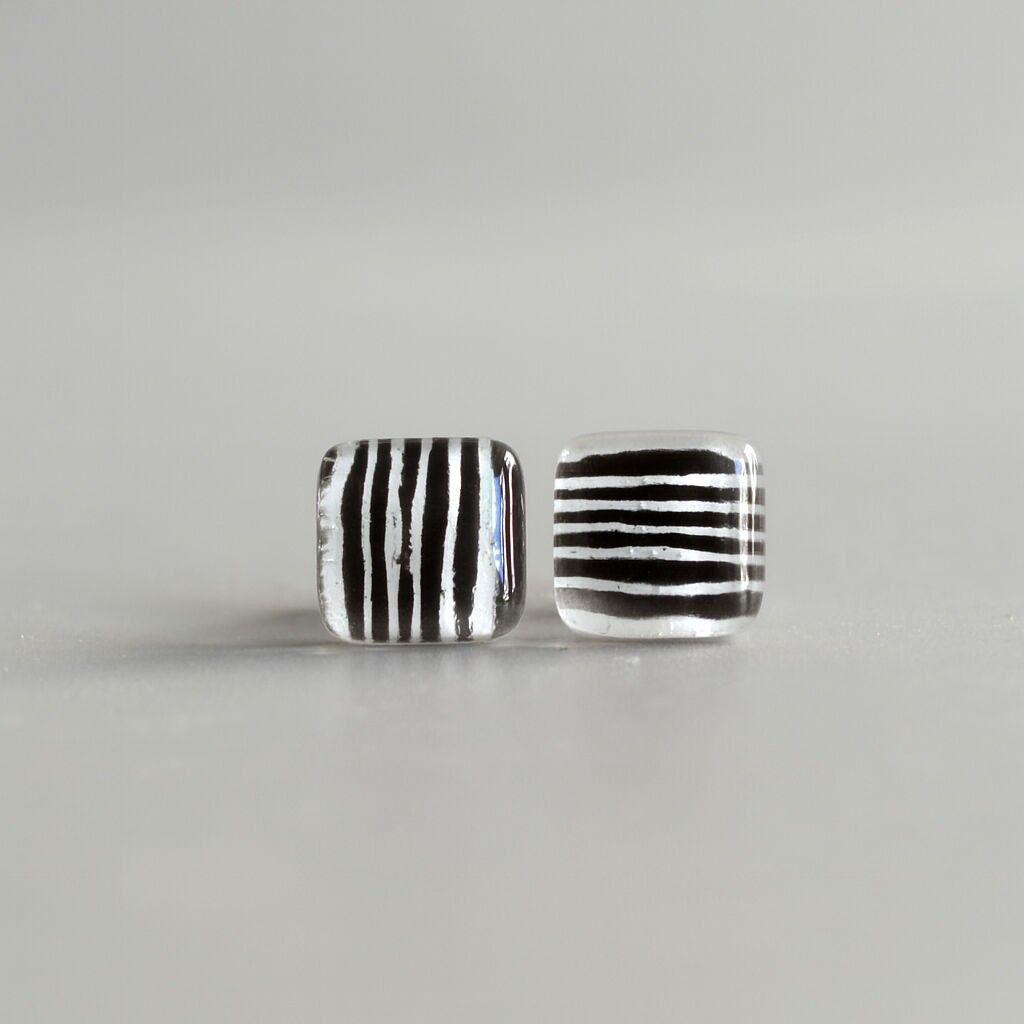 Pendientes botón con rayas en negro y blanco, Vidrio y plata de ley 925