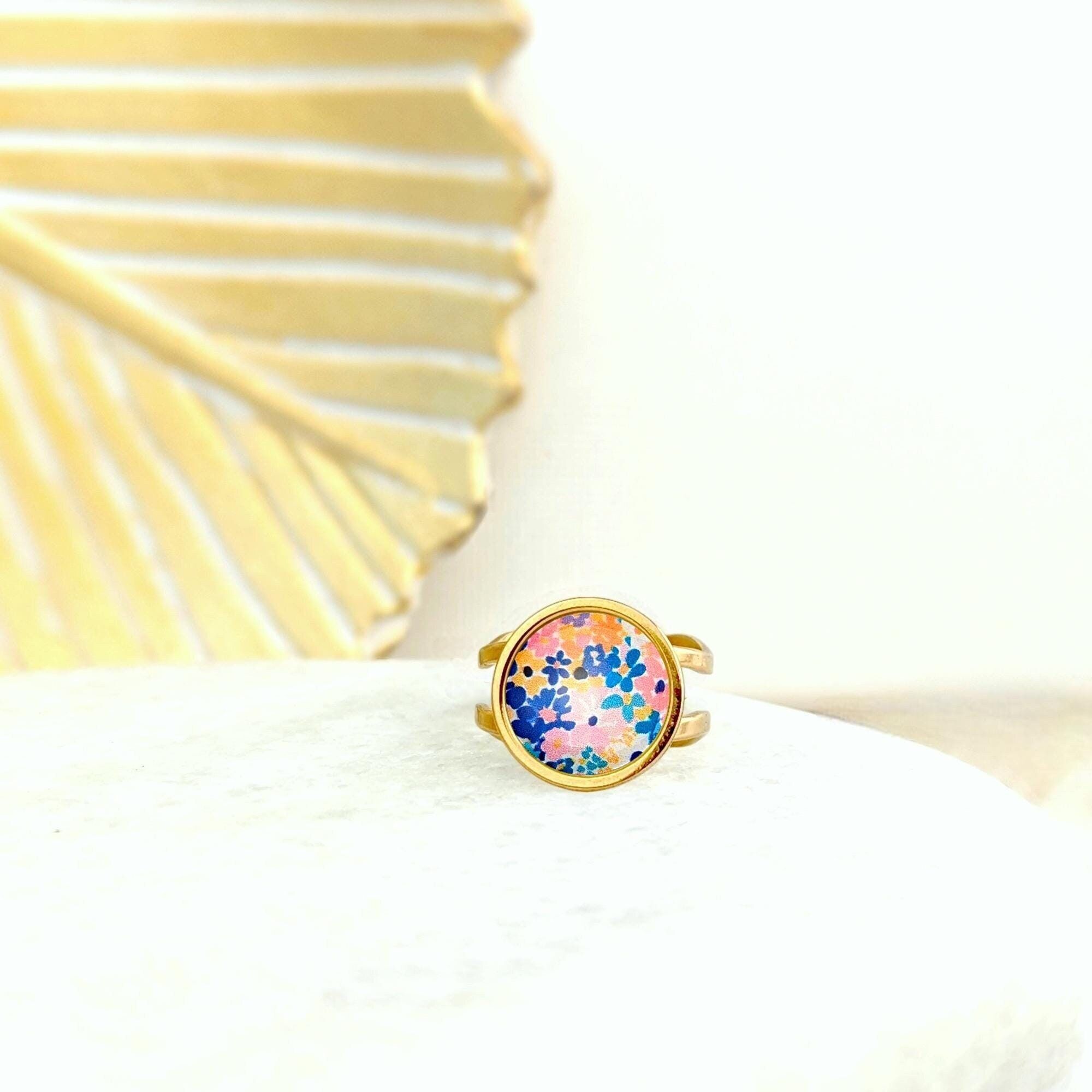 Bague cabochon fleurs colorées style aquarelle