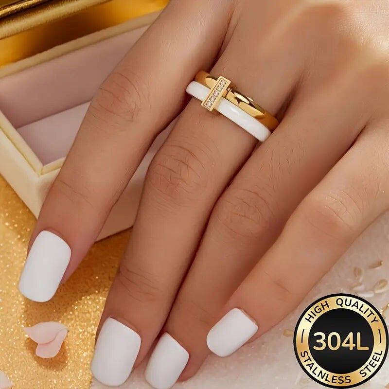 Bague en céramique blanche plaquée or et zircone cubique