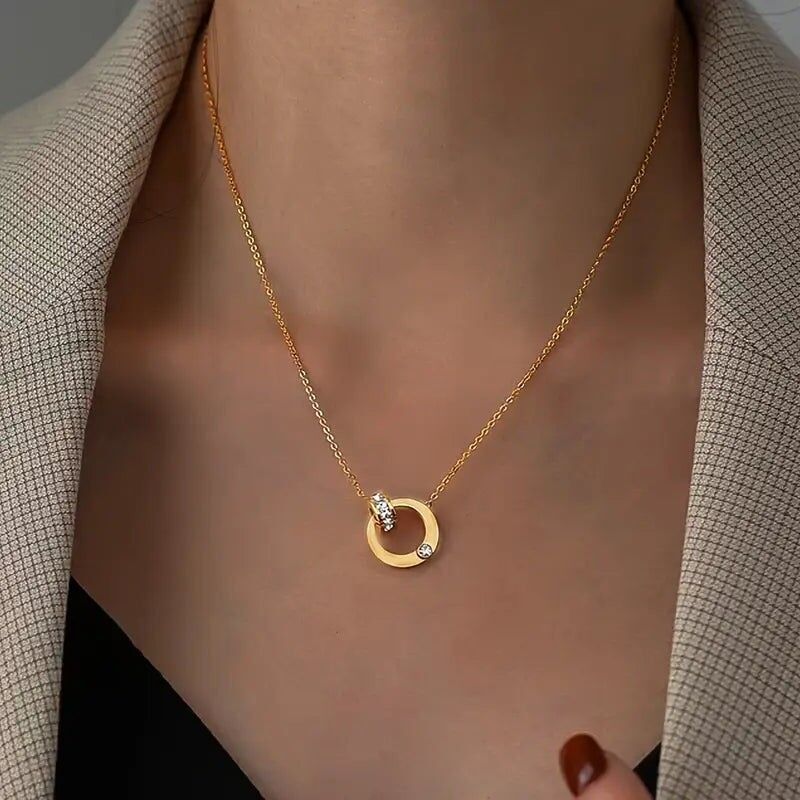 Halskette mit Zirkon-Anhänger aus 18 Karat Gold – Edelstahlkristall