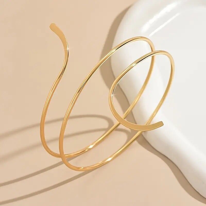 Goldfarbenes mehrlagiges Armband für Damen, verstellbare geometrische Kette