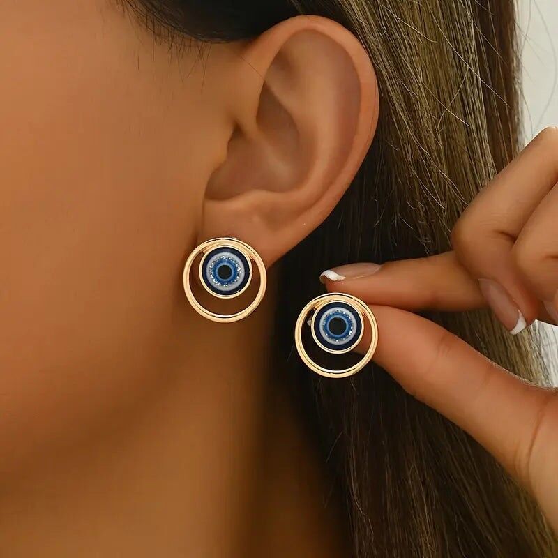 Pendientes minimalistas: joyería de moda moderna