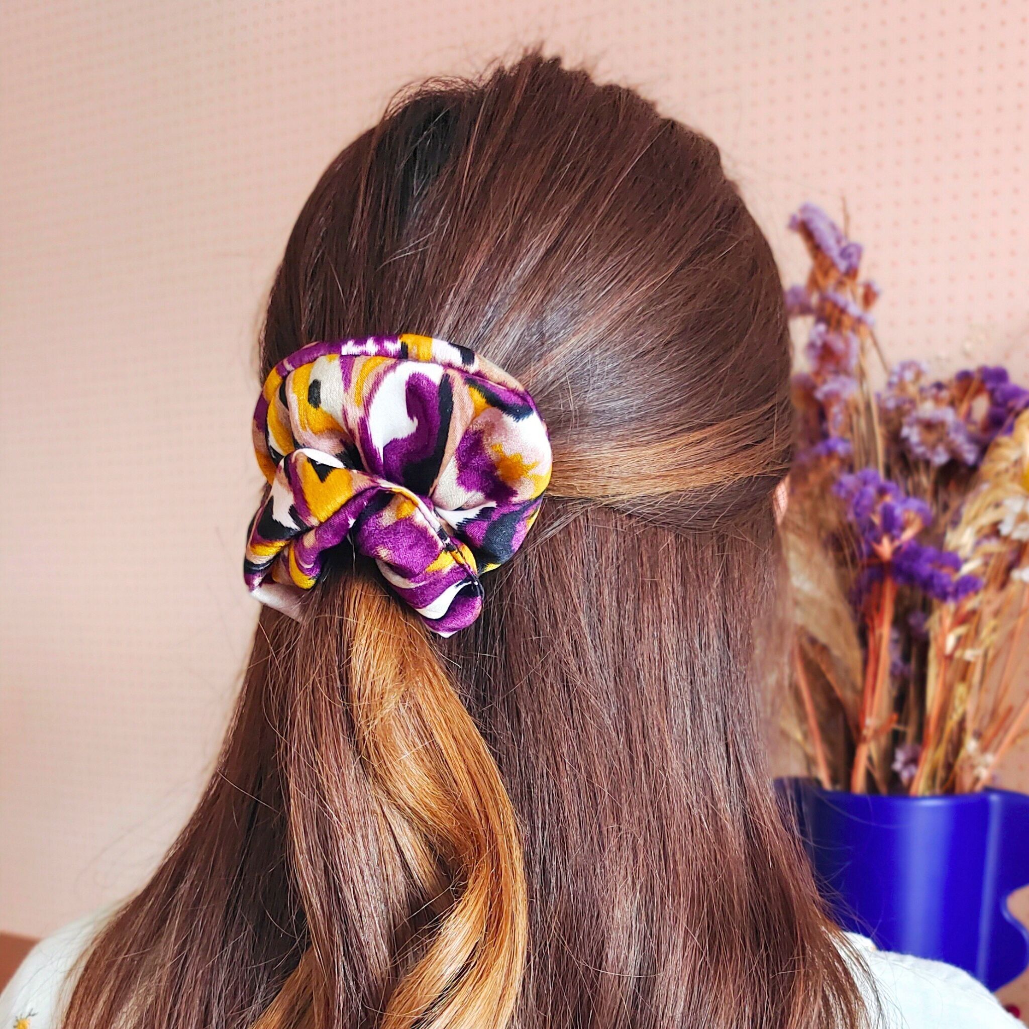 Chouchou ASMA / imprimé arty ethnique jaune ocre violet noir