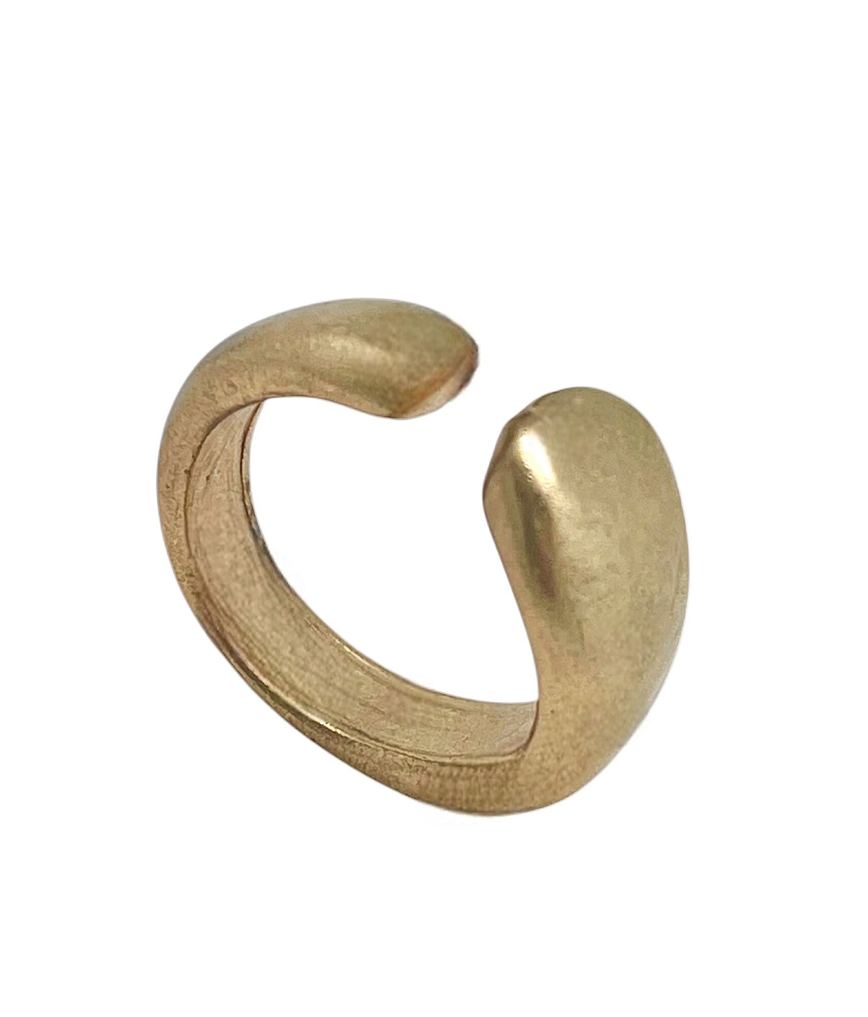 Insolito anello in ottone placcato oro