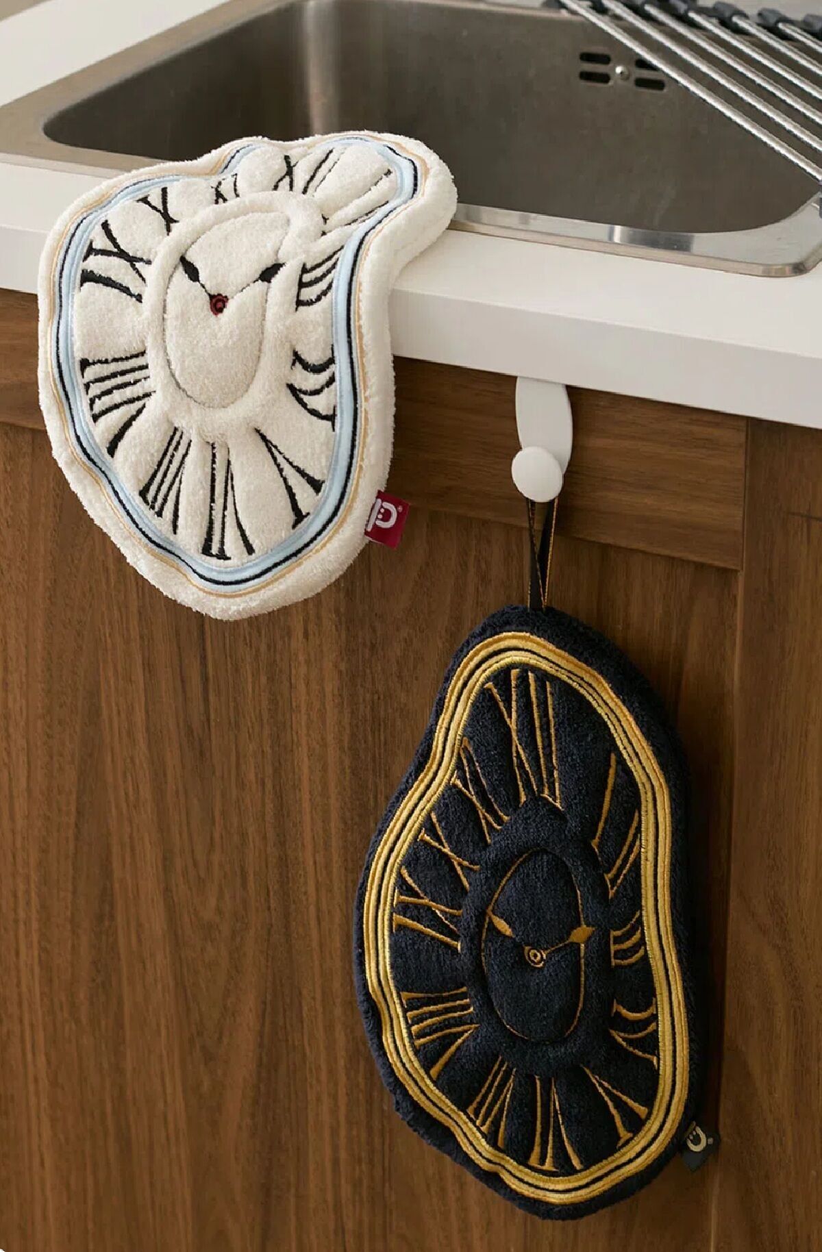 Surreal Recycled Fiber Towel – Black Soft Watches (29x19cm)