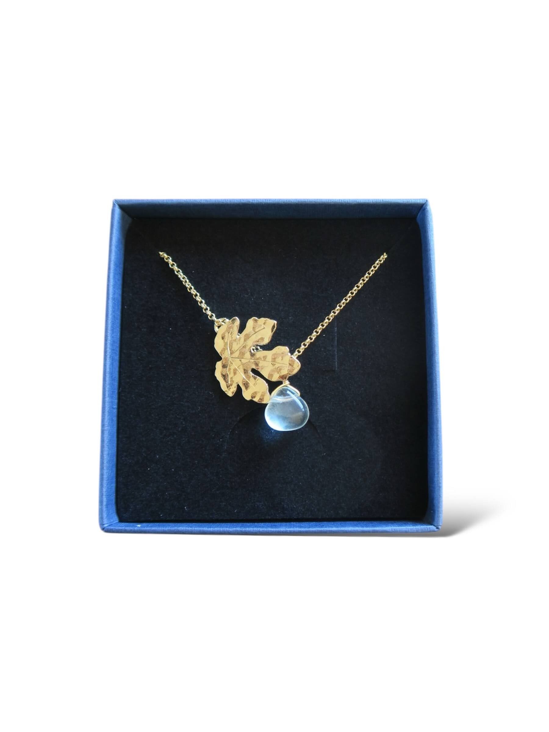 Collana di foglie di fico