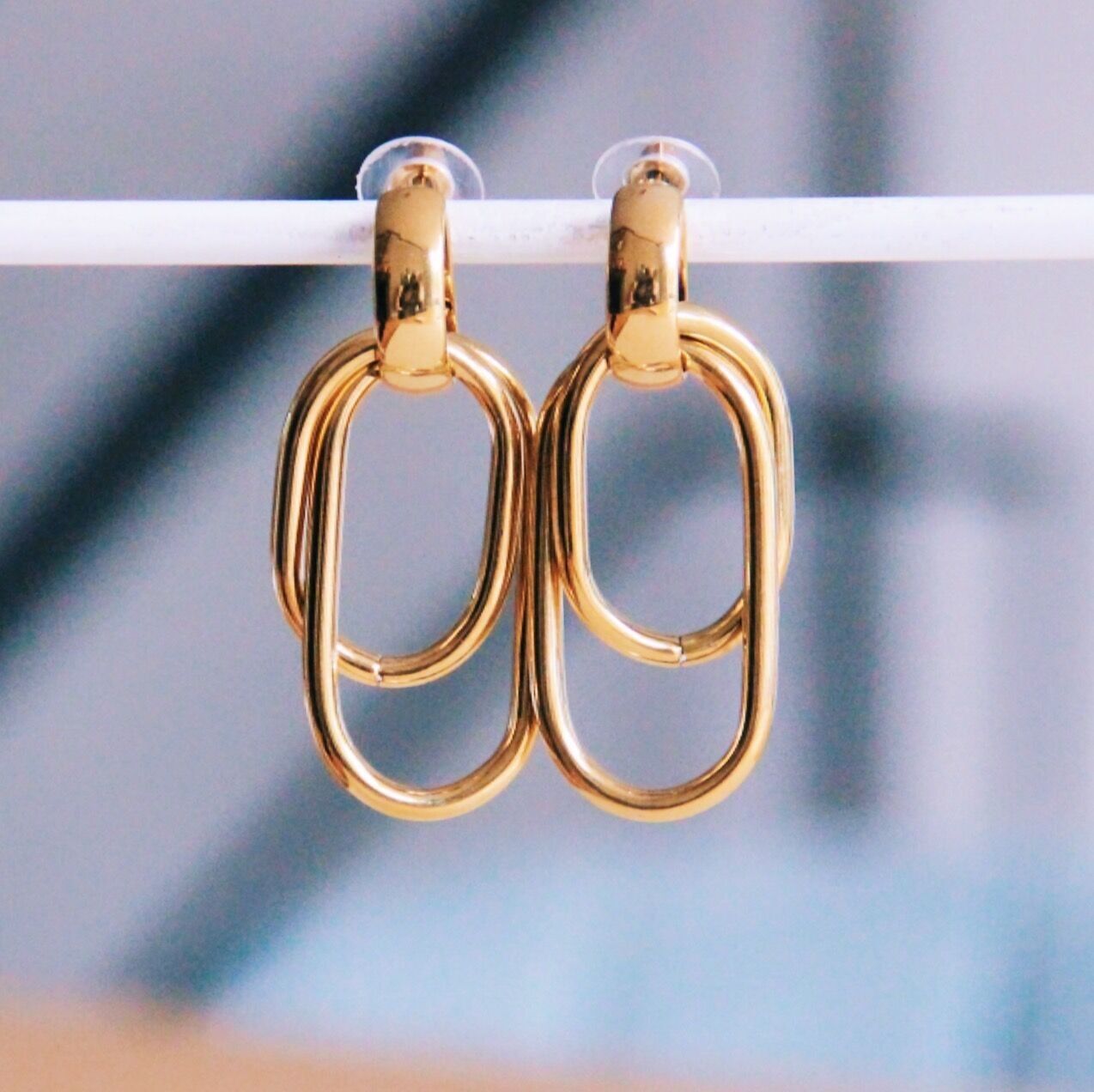 Orecchino statement 'classico audace'