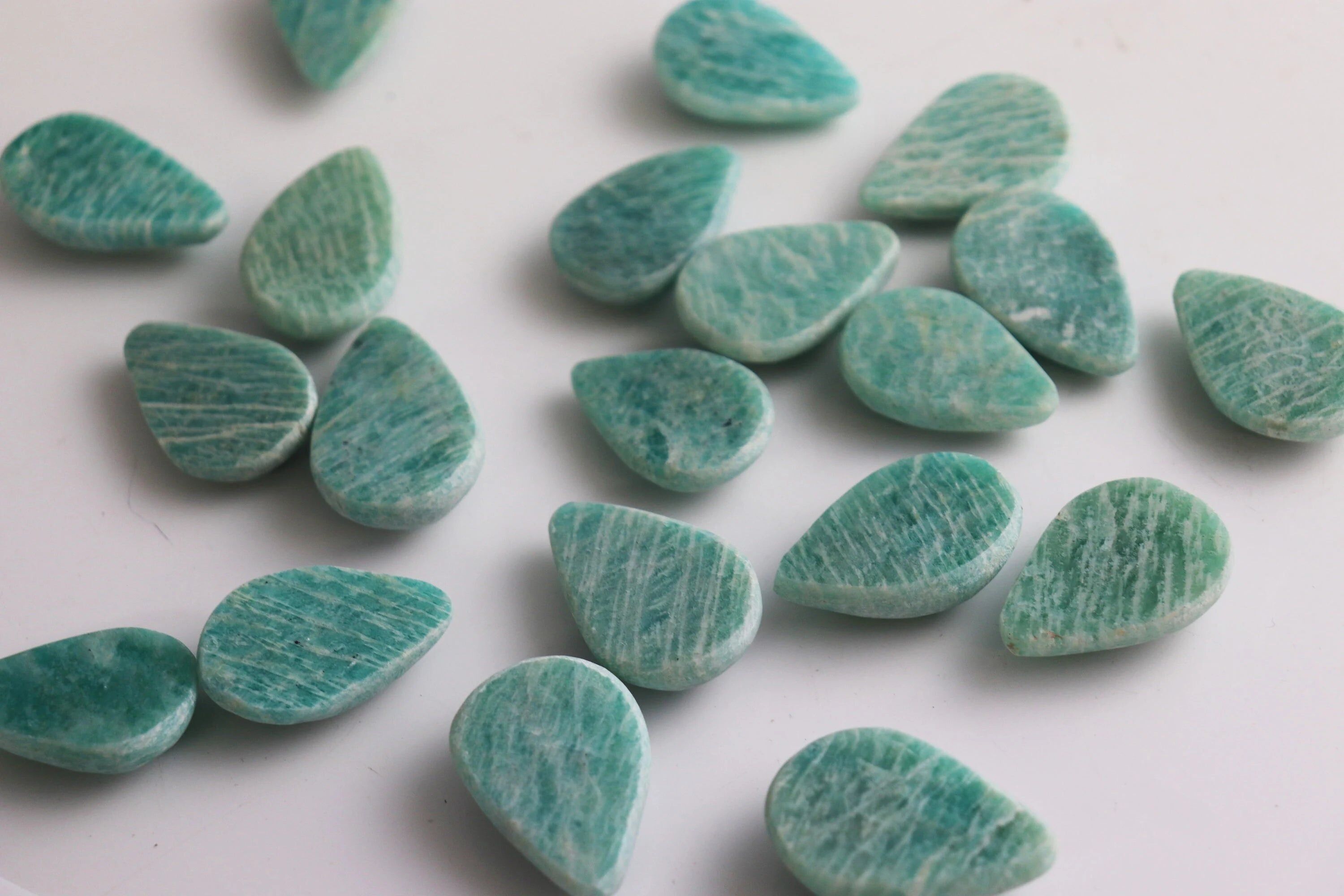 Uovo di Emma con goccia di cristallo di amazzonite