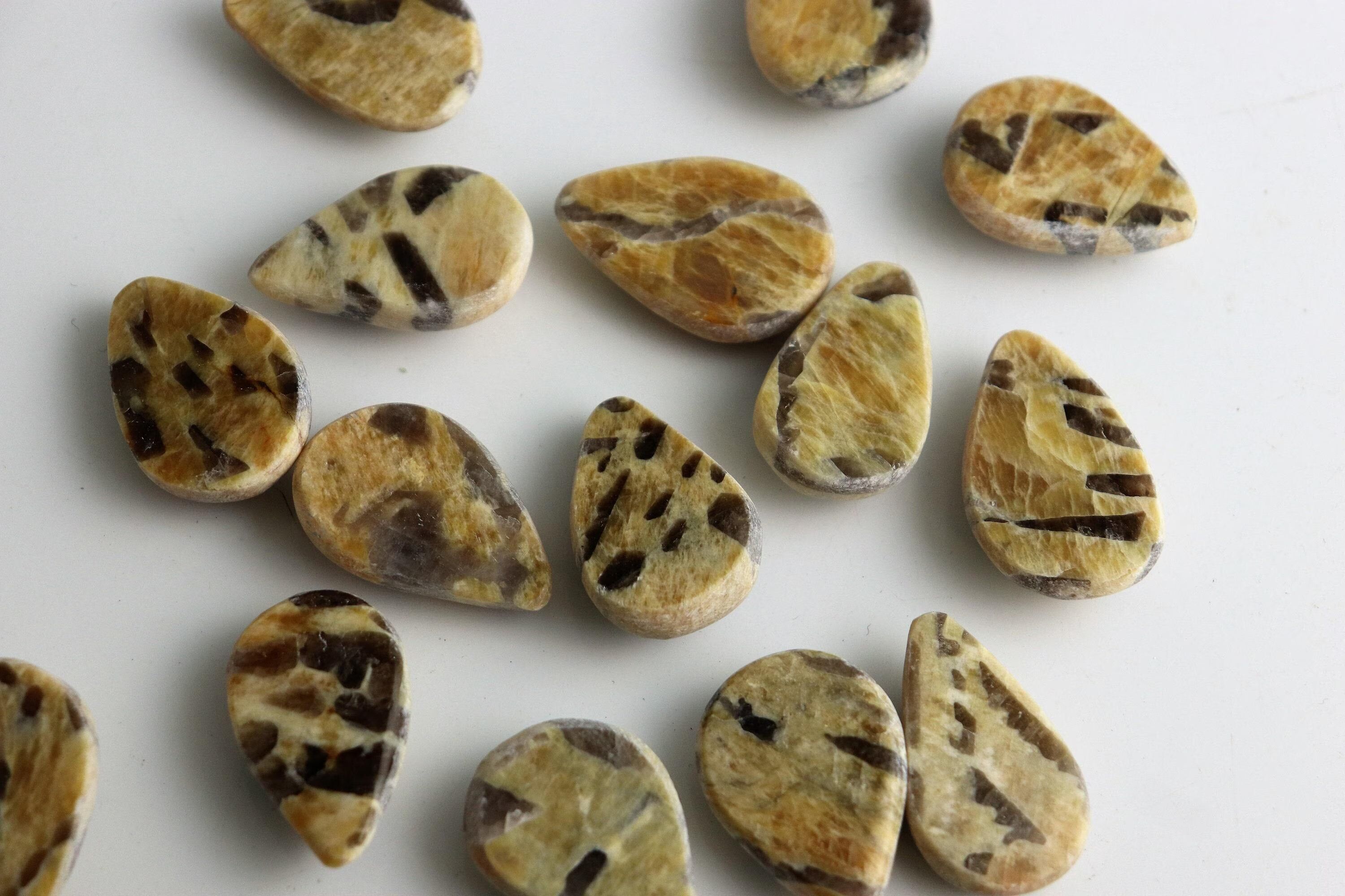 Uovo di Emma con goccia di cristallo zebradorite