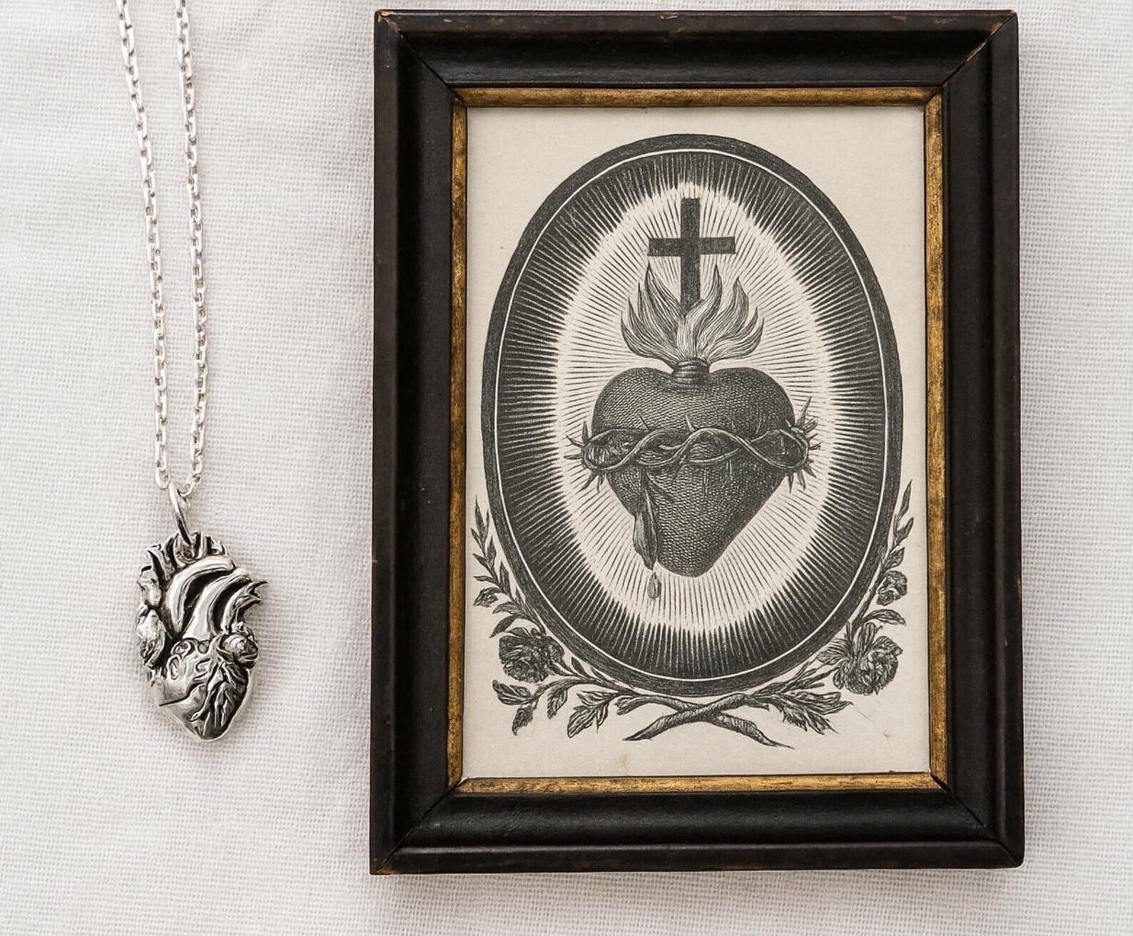 Collana con cuore gotico