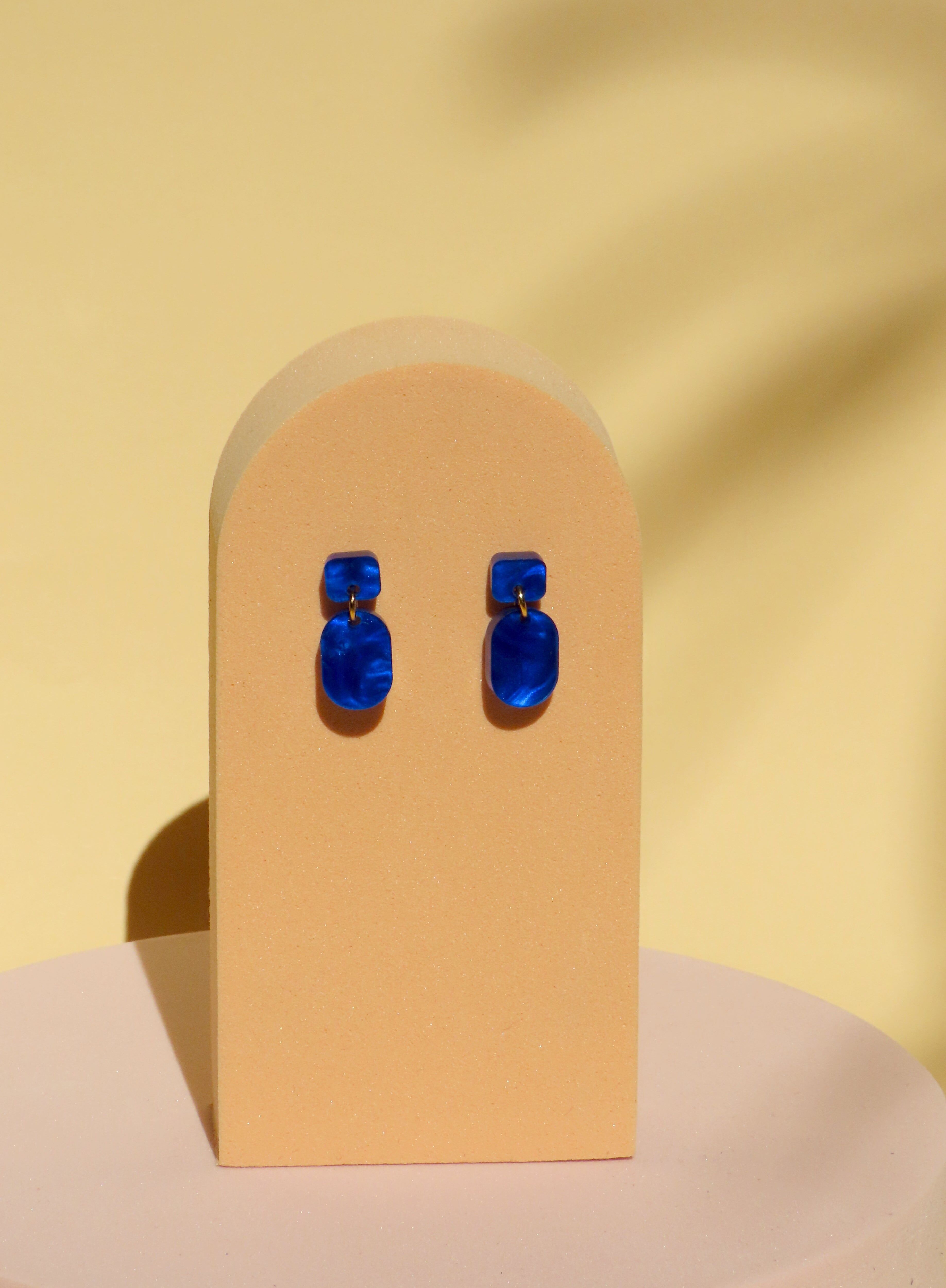 Mini orecchini blu cremosi