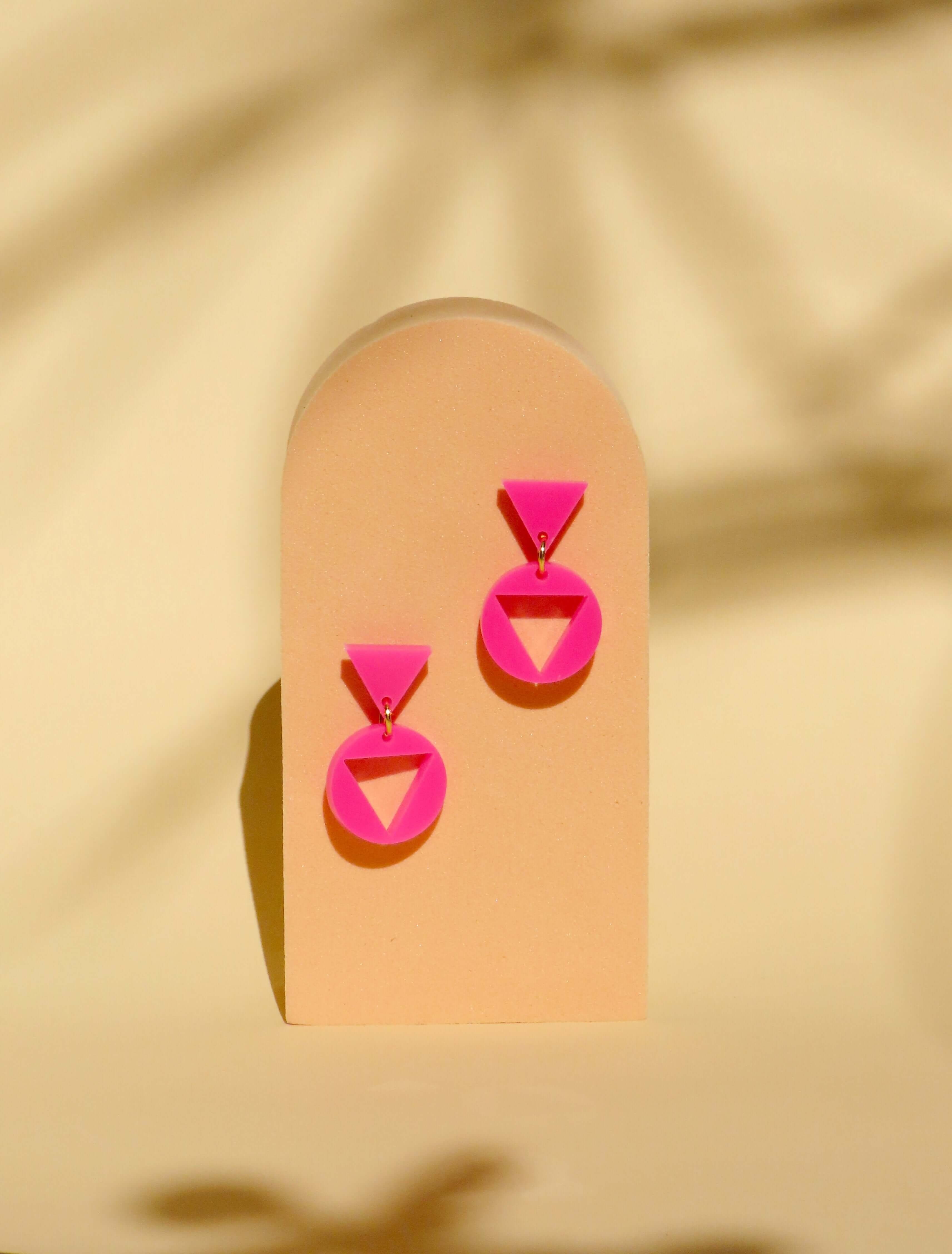 Boucles d'oreilles roses à trois branches