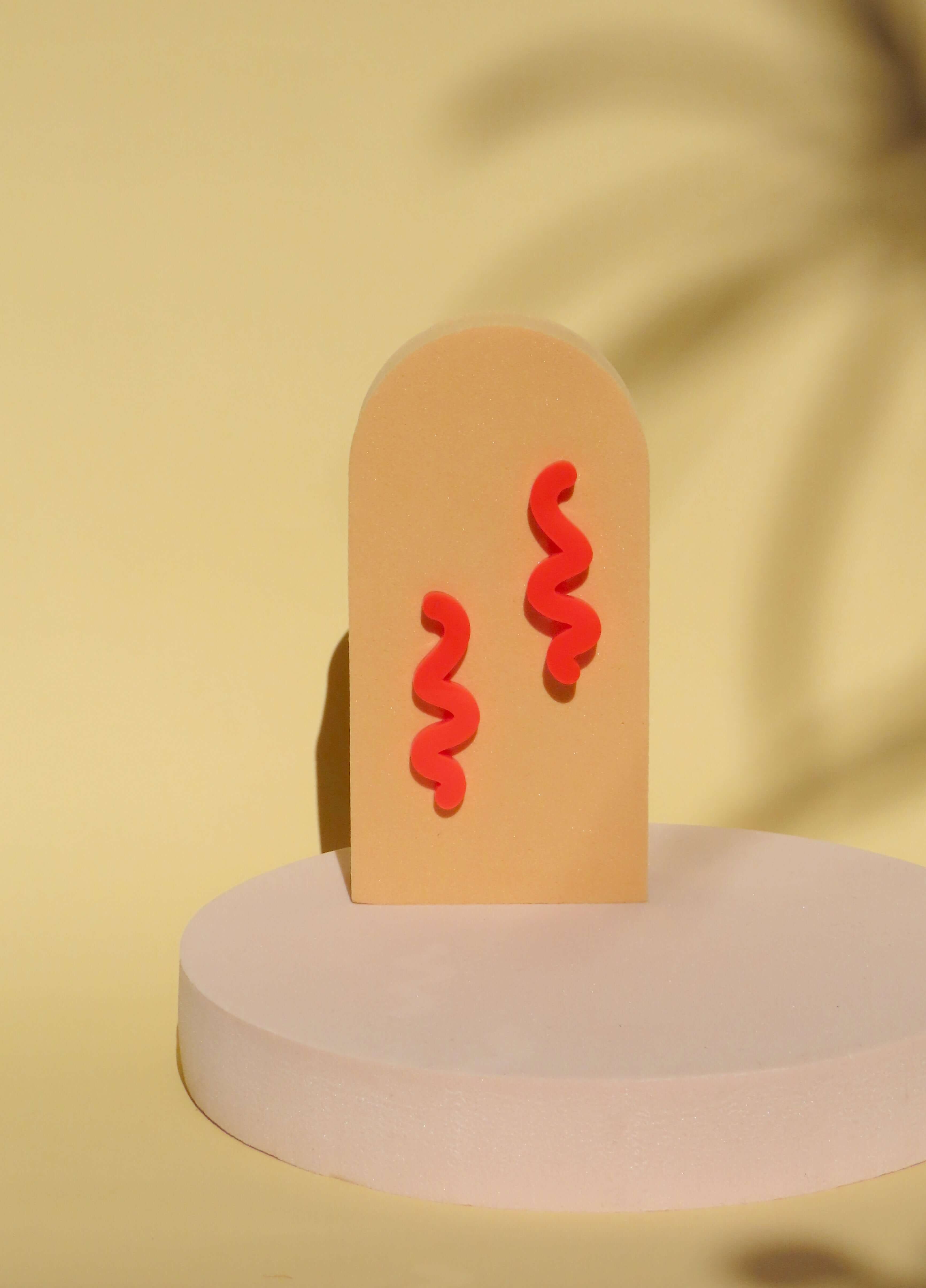 Orecchini scarabocchio rosso fuoco