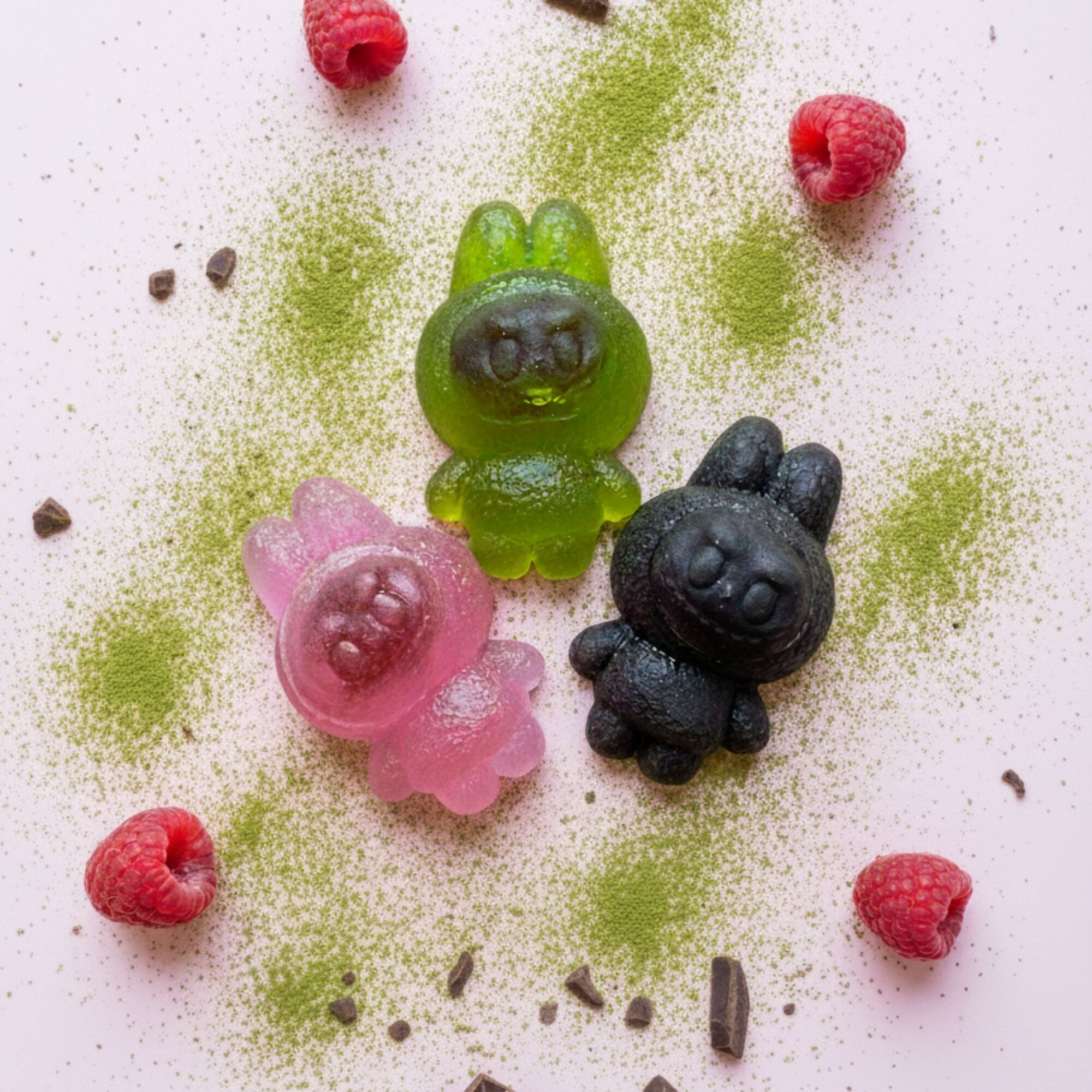 Assortimento di 40 caramelle a forma di labubu con cuore fluido ed esterno in cristallo commestibile - dolciumi vegani e senza glutine - prodotti in Francia