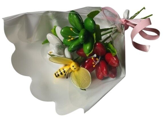 Mini ramo navideño 3 fresias abeja o mariquita en grageas de chocolate