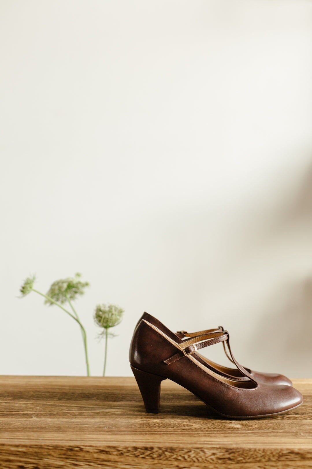 Tacones de piel hechos a mano (5.5 cm) - Astrid - Zapatos Vintage Marrón Chocolate 35-42