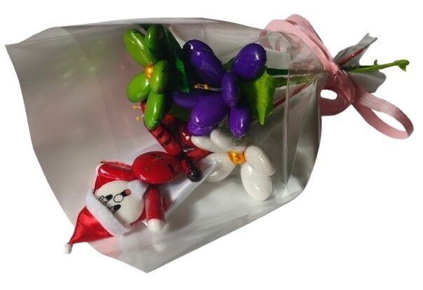 Mini ramo de Papá Noel 2 margaritas 1 fresia 1 peonía en grageas de chocolate