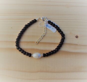 Bracelet de pierres précieuses en spinelle noir avec vraie perle