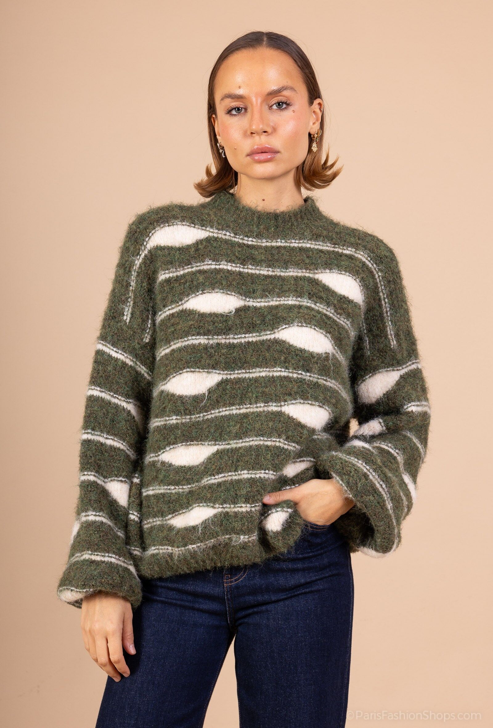 Ziehen Sie die Farbe rund um das Motiv Laine Alpaga PP2520