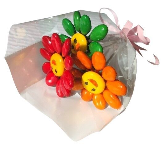 Mini ramo de 3 flores sonrientes de color sólido en grageas de chocolate
