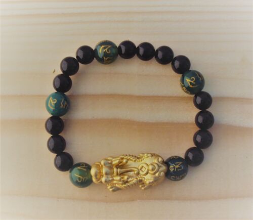 Edelstein Armband aus schwarzen Onyx, gravierter grüner Jade und goldenem Drachen
