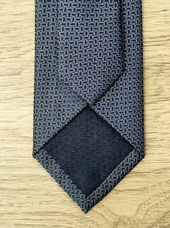Orion - cravate en soie bleu à micro motif geometrique bleu marine 4
